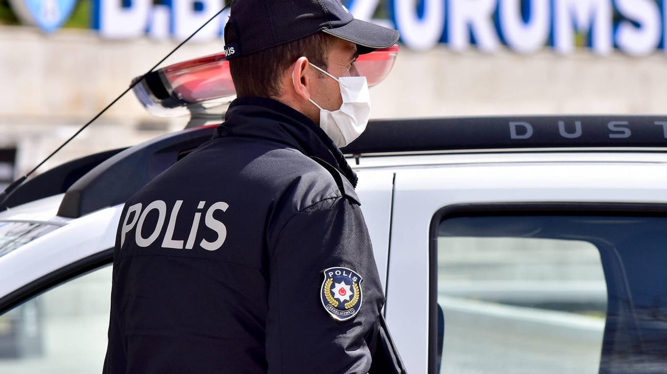 Polizist in der Türkei: Der mutmaßliche Täter wurde nach den Schüssen auf die Jungen festgenommen. (Symbolfoto)
