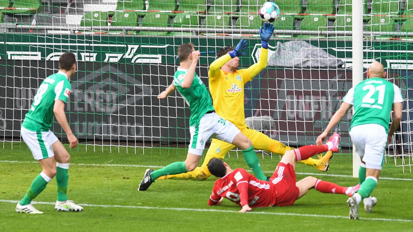 Unwiderstehlich: Bayerns Robert Lewandowski beim Abschluss gegen Werder Bremen.