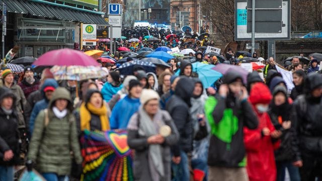 Demonstrationen von "Es reicht" - Stuttgart Demonstrationen von "Es reicht" - Stuttgart