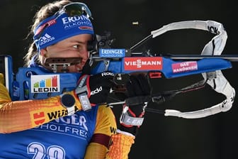 Die deutsche Biathlon-Mixed-Staffel um Vanessa Hinz kämpft in Nove Mesto um eine gute Platzierung.