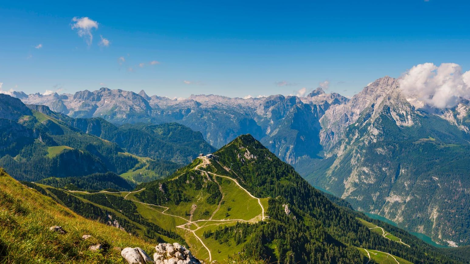 Berchtesgadener Alpen (Symbolfoto): Etwa 45 Minuten lang lag der Schwerverletzte am Samstagvormittag bis zum Eintreffen der Rettungskräfte. Berchtesgadener Alpen (Symbolfoto): Etwa 45 Minuten lang lag der Schwerverletzte am Samstagvormittag bis zum Eintreffen der Rettungskräfte.