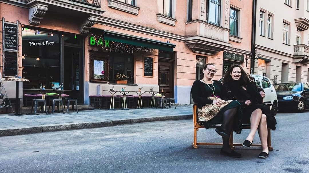 Die Wirtinnen des "Mucki&Floyd" im Glockenbachviertel: Die Schwestern Arabella (r.) und Helena Hellmann sind frustriert.