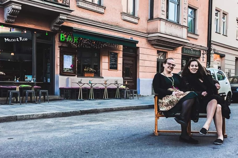 Die Wirtinnen des "Mucki&Floyd" im Glockenbachviertel: Die Schwestern Arabella (r.) und Helena Hellmann sind frustriert.