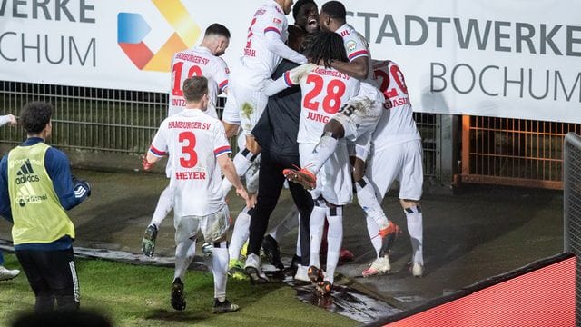 Hamburger Spieler jubeln nach dem 2:0 gegen Bochum.