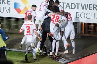 Hamburger Spieler jubeln nach dem 2:0 gegen Bochum.