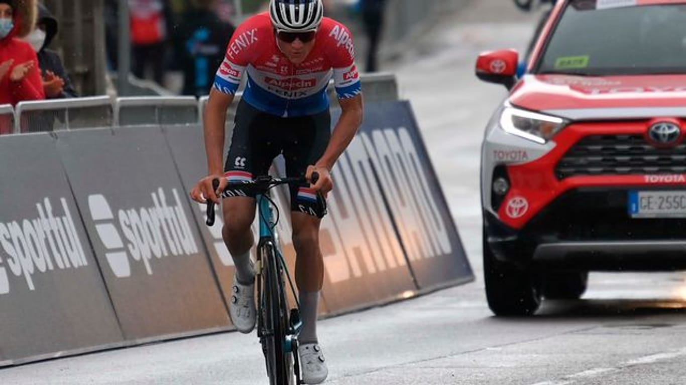 Mathieu van der Poel hat die fünfte Etappe bei der Tirreno-Adriatico gewonnen.