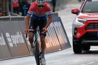 Mathieu van der Poel hat die fünfte Etappe bei der Tirreno-Adriatico gewonnen.