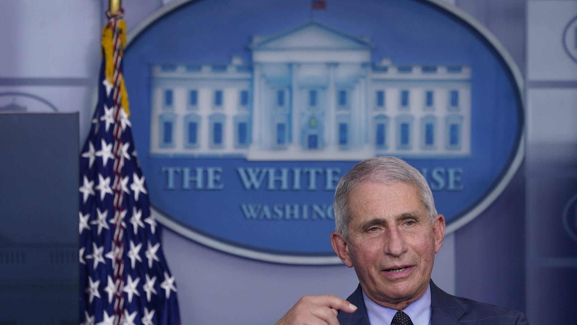 Dr. Anthony Fauci spricht im Weißen Haus (Archivbild): Der Immunologe will eine "Situation wie in Europa" vermeiden.