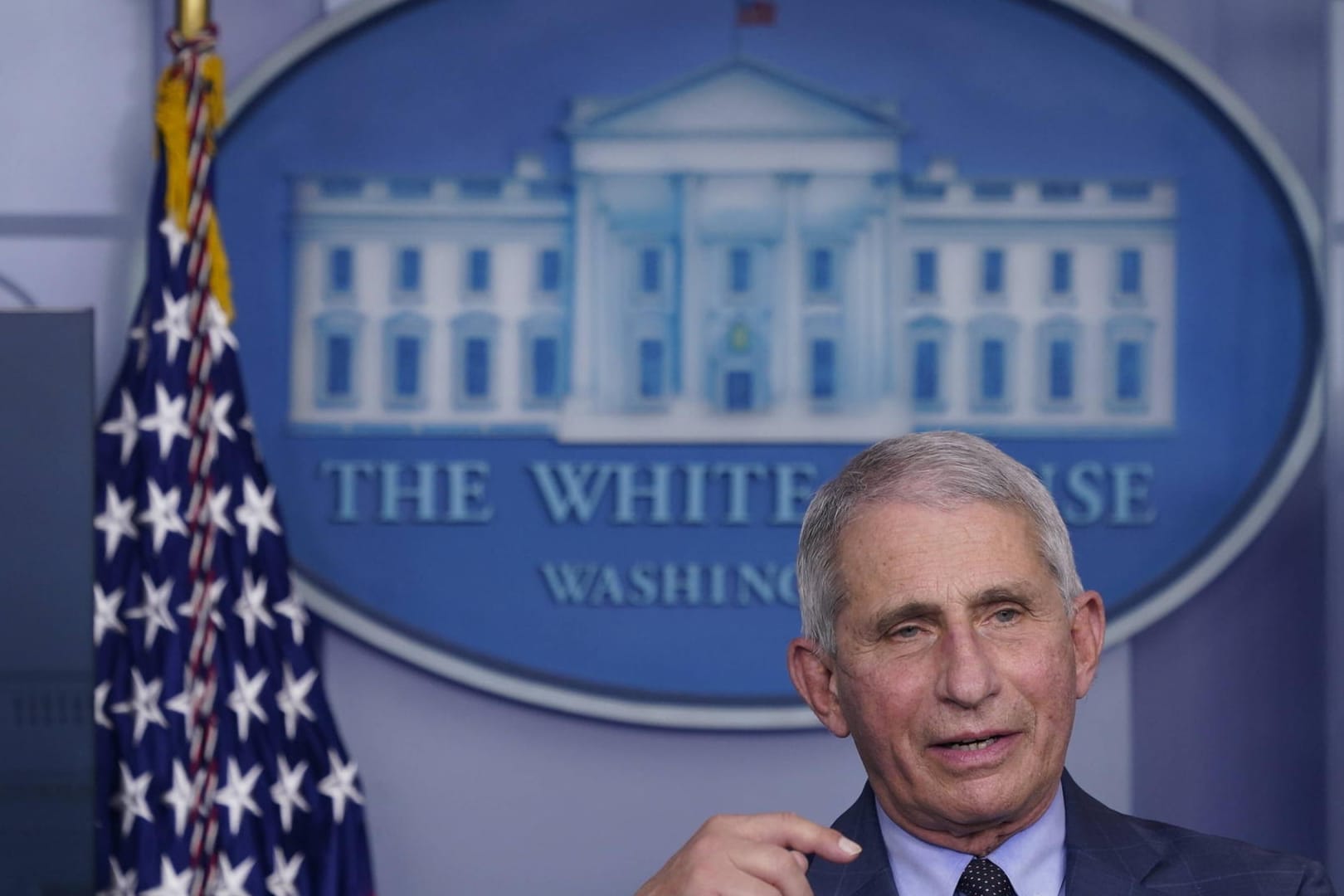 Dr. Anthony Fauci spricht im Weißen Haus (Archivbild): Der Immunologe will eine "Situation wie in Europa" vermeiden.