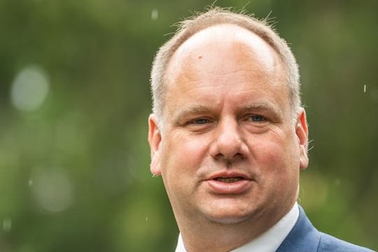 Dirk Hilbert (FDP), Oberbürgermeister von Dresden: Er kritisierte die Zwischenfälle bei den Demonstrationen gegen die Corona-Politik in Dresden.