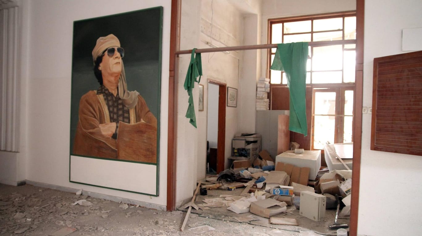 Porträt von Muammar al-Gaddafi im Libyen des Jahres 2011: Das Land wurde seit 2011 von schweren Konflikten erschüttert.