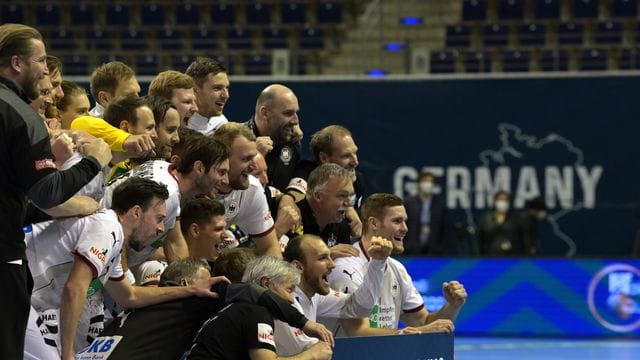 Die deutsche Handball-Nationalmannschaft konnte beim Qualifikationsturnier in Berlin das Ticket für Tokio lösen. Die deutsche Handball-Nationalmannschaft konnte beim Qualifikationsturnier in Berlin das Ticket für Tokio lösen.
