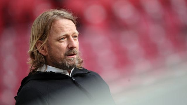 Würde mit dem VfB Stuttgart eine mögliche Teilnahme an der neuen Europa Conference League voller Ehrgeiz angehen: Sven Mislintat. Würde mit dem VfB Stuttgart eine mögliche Teilnahme an der neuen Europa Conference League voller Ehrgeiz angehen: Sven Mislintat.