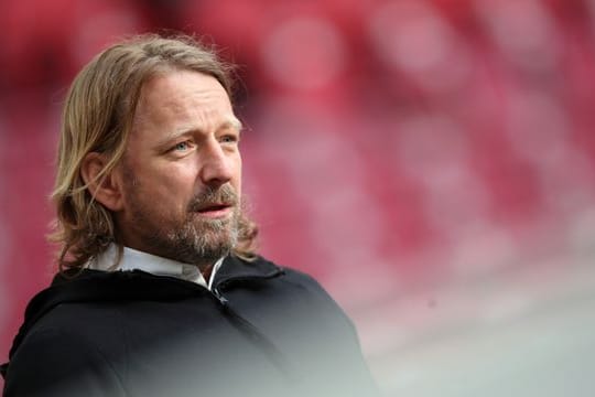 Würde mit dem VfB Stuttgart eine mögliche Teilnahme an der neuen Europa Conference League voller Ehrgeiz angehen: Sven Mislintat.
