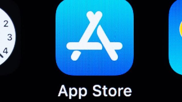 Das Logo von App Store auf dem Bildschirm eines iPhones.