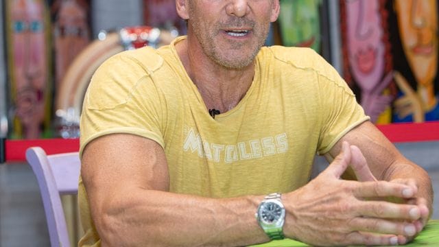 Ralf Moeller hat seinem Vater ein Ständchen mit Abstand gesungen.