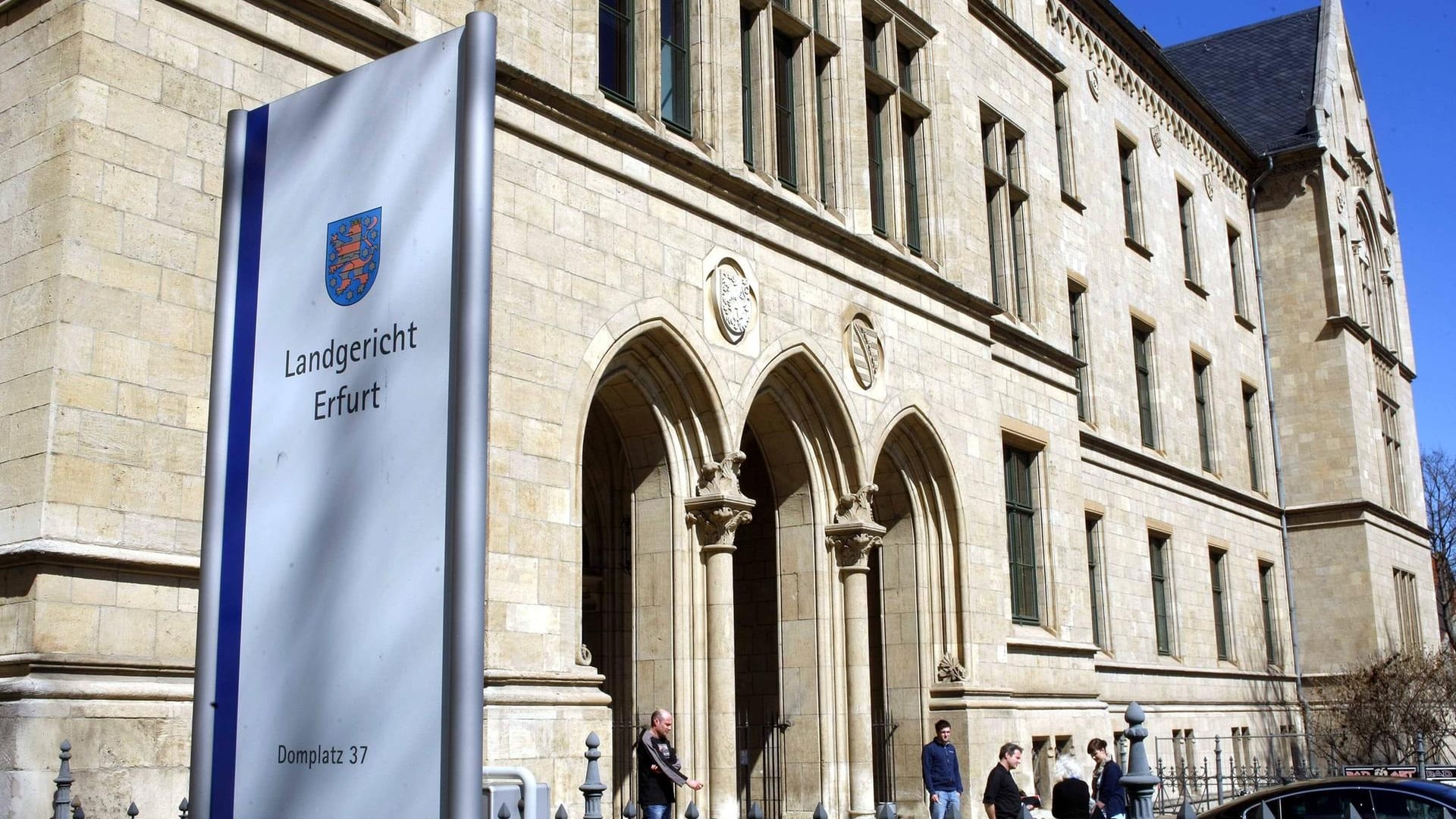 Blick aufs Landgericht Erfurt (Symbolbild): Hier muss der Fall eines Mannes, der Frauen in bewusstlosem Zustand missbraucht hatte, zum Teil neu verhandelt werden.