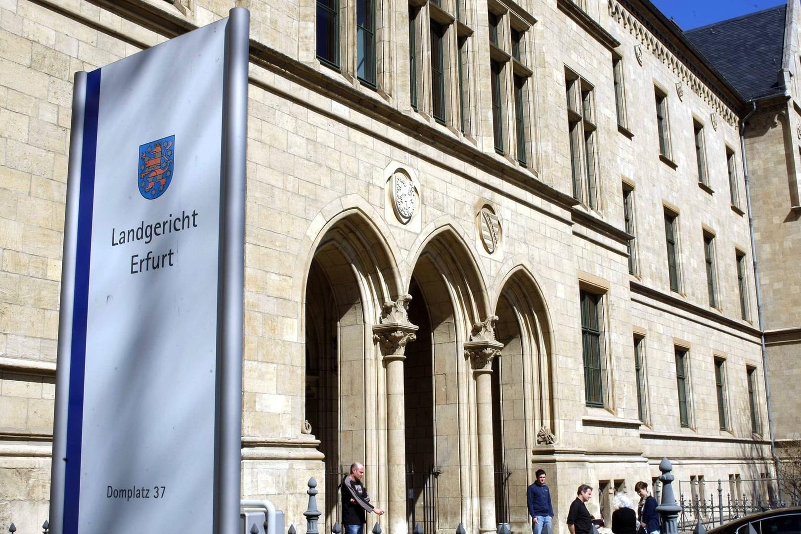 Blick aufs Landgericht Erfurt (Symbolbild): Hier muss der Fall eines Mannes, der Frauen in bewusstlosem Zustand missbraucht hatte, zum Teil neu verhandelt werden.