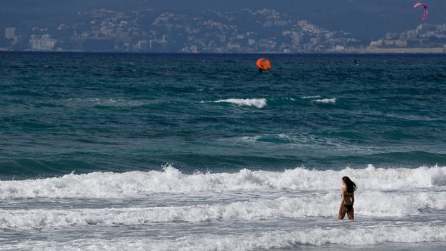 Noch ist dieser Strand von Arenal auf Mallorca leer, aber bald kommen wohl viele deutsche Touristen.