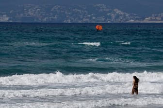 Noch ist dieser Strand von Arenal auf Mallorca leer, aber bald kommen wohl viele deutsche Touristen.