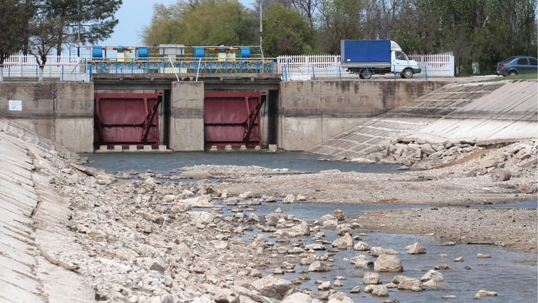 2014 hat die Ukraine den Nord-Krim-Kanal geschlossen, der die Halbinsel bis dahin mit Wasser vom Dnepr versorgt hatte.