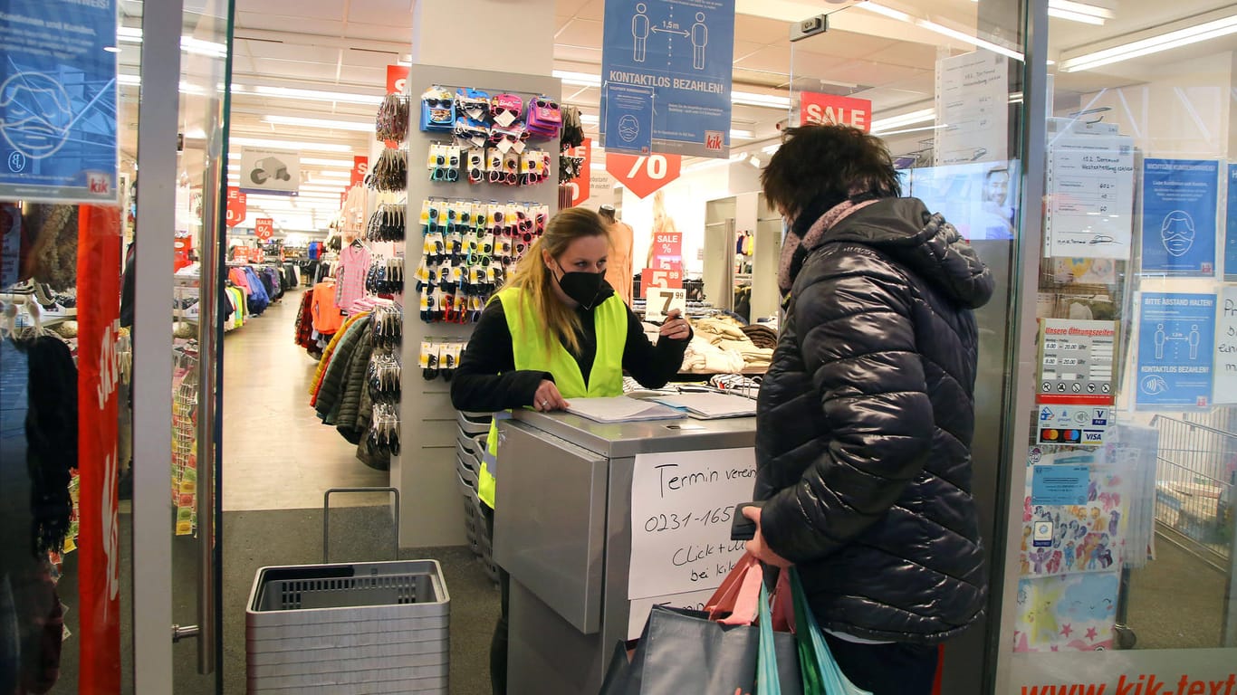 Termin nach Vereinbarung: Viele Geschäfte bieten die Anmeldung zum Shoppen auch vor Ort an.