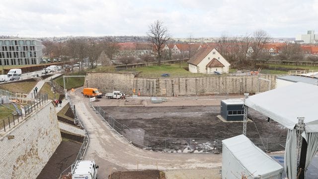 Blick auf die Buga-Baustelle auf dem Petersberg: Die Bauarbeiten liegen im Zeitplan. (Quelle: Bodo Schackow/dpa)