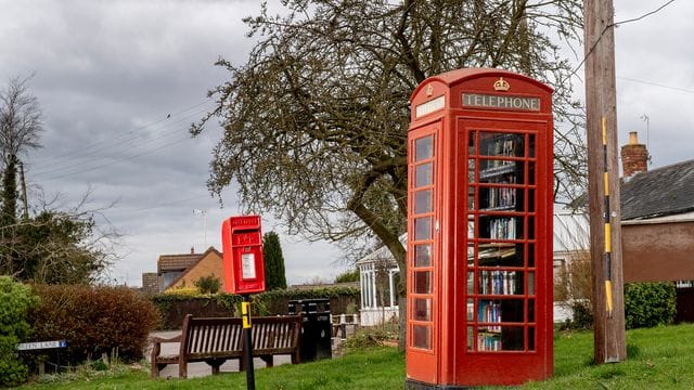 Diese Telefonzelle wurde in eine kostenlose Bücherbörse umgewandelt. Diese Telefonzelle wurde in eine kostenlose Bücherbörse umgewandelt.