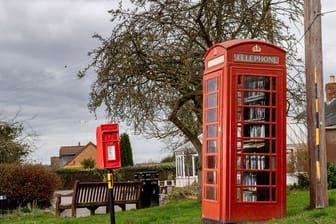 Diese Telefonzelle wurde in eine kostenlose Bücherbörse umgewandelt.