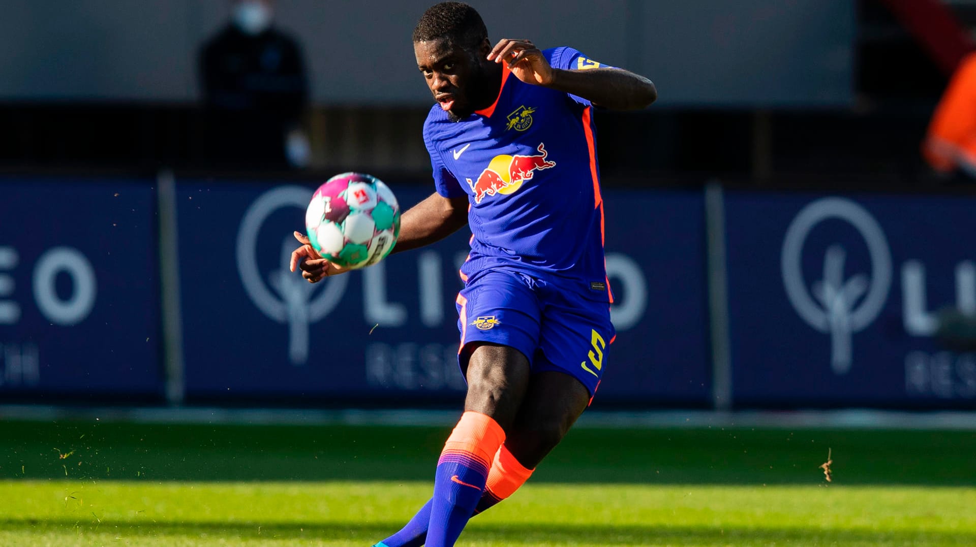 Dayot Upamecano: Noch spielt der Innenverteidiger bei RB Leipzig. Nach der Saison wird er sich dem FC Bayern anschließen. Dayot Upamecano: Noch spielt der Innenverteidiger bei RB Leipzig. Nach der Saison wird er sich dem FC Bayern anschließen.