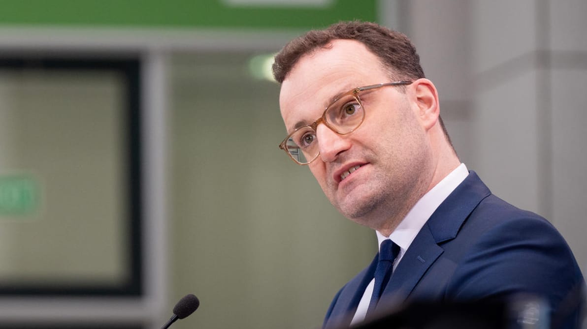 Jens Spahn (CDU), Bundesminister für Gesundheit: Auch Deutschland setzt Corona-Impfungen mit dem Präparat des Herstellers Astrazeneca vorsorglich aus.