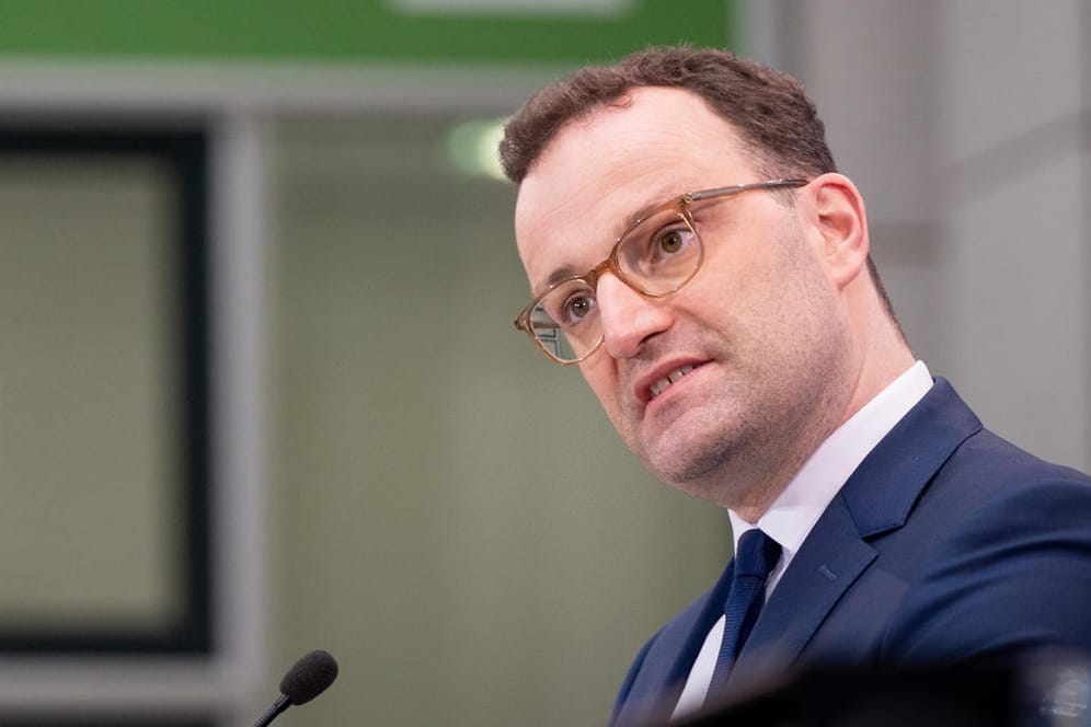 Jens Spahn (CDU), Bundesminister für Gesundheit: Auch Deutschland setzt Corona-Impfungen mit dem Präparat des Herstellers Astrazeneca vorsorglich aus.