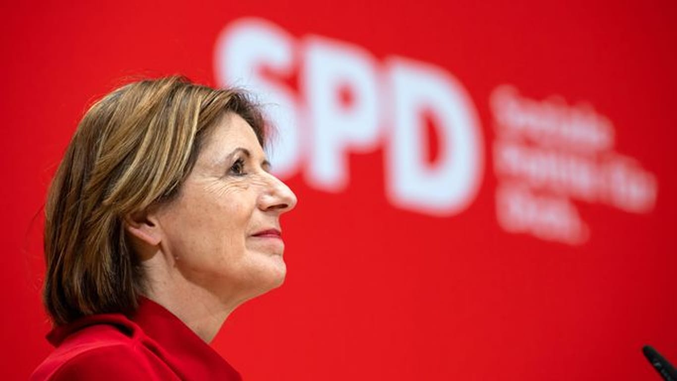 Die rheinland-pfälzische SPD hat beschlossen, Grüne und FDP zu Sondierungsgesprächen einzuladen.