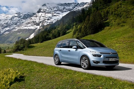 Vans wie der kompakte Citroën Grand C4 Picasso bieten viel Platz für Passagiere und Gepäck.