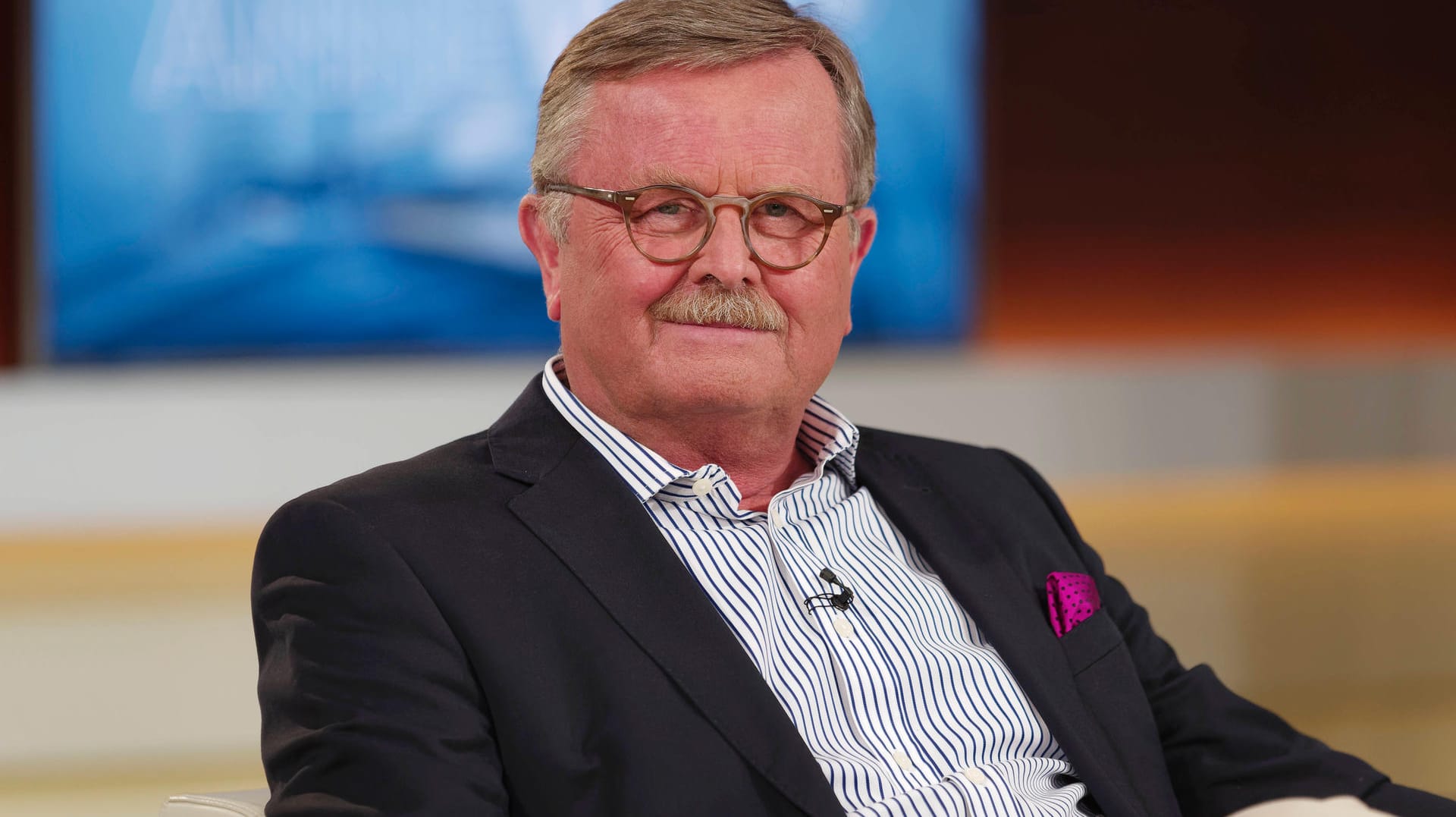 Frank Ulrich Montgomery, Chef des Weltärztebundes: ""Dass Menschen Thrombosen bekommen, muss nicht mit der Impfung zu tun haben". Frank Ulrich Montgomery, Chef des Weltärztebundes: ""Dass Menschen Thrombosen bekommen, muss nicht mit der Impfung zu tun haben".