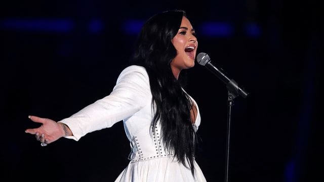 Sängerin Demi Lovato bei einem Auftritt im Staples Center (Los Angeles).