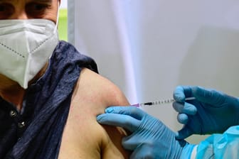 Corona-Impfung: Das Mittel von Astrazeneca wird vorerst in Deutschland nicht mehr verimpft.