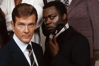 Roger Moore und Yaphet Kotto: Sie spielten 1973 zusammen in "James Bond 007 – Leben und sterben lassen".
