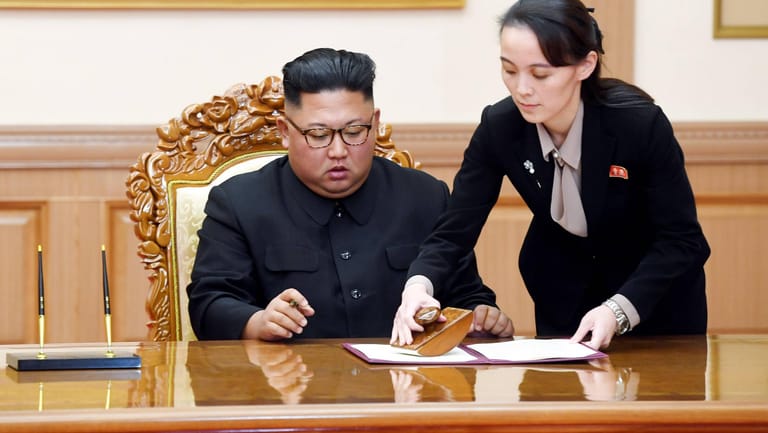 Der Machthaber von Nordkorea, Kim Jong Un, und seine Schwester Kim Yo Jong: Die Geschwister stehen sich sehr nah.