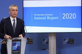 Jens Stoltenberg, NATO-Generalsekretär, spricht während einer Online-Pressekonferenz im Nato-Hauptquartier und stellt dabei den Jahresbericht für das Jahr 2020 der NATO vor.