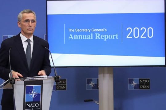 Jens Stoltenberg, NATO-Generalsekretär, spricht während einer Online-Pressekonferenz im Nato-Hauptquartier und stellt dabei den Jahresbericht für das Jahr 2020 der NATO vor.