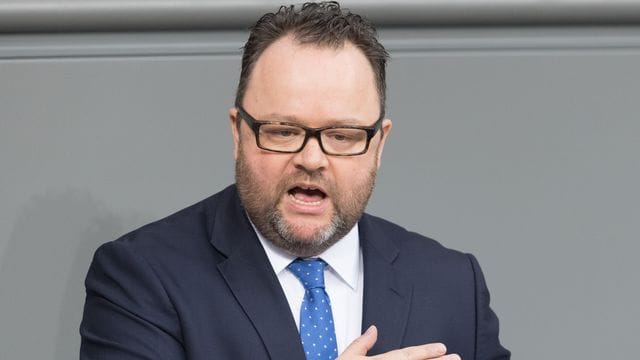 Christian Jung während einer Sitzung des Bundestages: Der FDP-Politiker könnte bald im Bundestag und auch im Landtag sitzen.