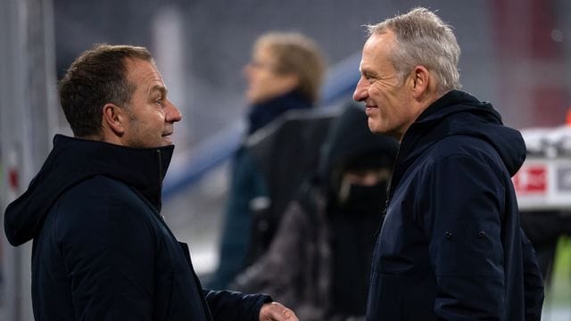 Hansi Flick (l) traut Christian Streich den Bundestrainer-Posten zu.