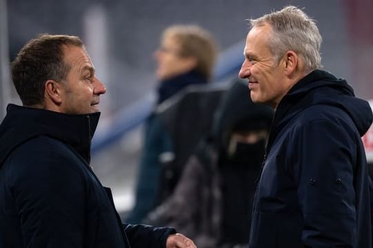 Hansi Flick (l) traut Christian Streich den Bundestrainer-Posten zu.