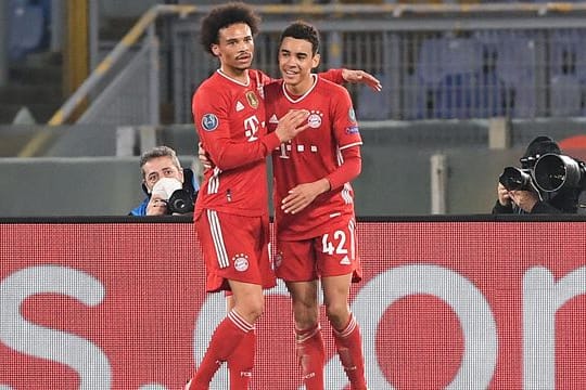 Könnten bald Nationalmannschaftskollegen sein: Die Bayern-Profis Leroy Sané und Jamal Musiala (r).