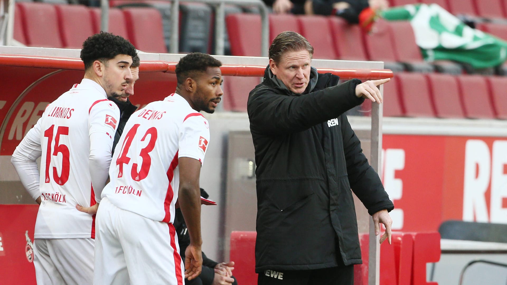 Dimitis Limnios und Emmanuel Dennis mit Markus Gisdol: Die Stürmer beim 1. FC Köln haben zuletzt nur wenige Ausrufezeichen gesetzt.