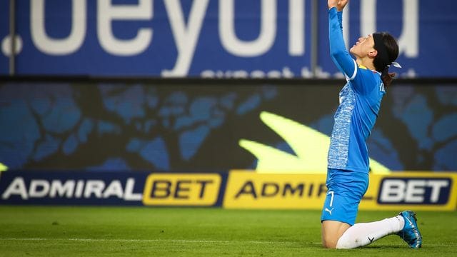 Kiels Jae-Sung Lee könnte in der nächsten Saison das Trikot der TSG Hoffenheim tragen. Kiels Jae-Sung Lee könnte in der nächsten Saison das Trikot der TSG Hoffenheim tragen.
