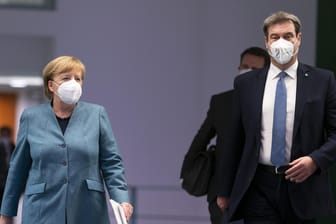 Berlins Regierender Bürgermeister Michael Müller, Kanzlerin Angela Merkel und Bayerns Ministerpräsident Markus Söder beim vergangenen Impfgipfel: Der eigentlich für Mittwoch angesetzte zweite Gipfel ist verschoben worden.