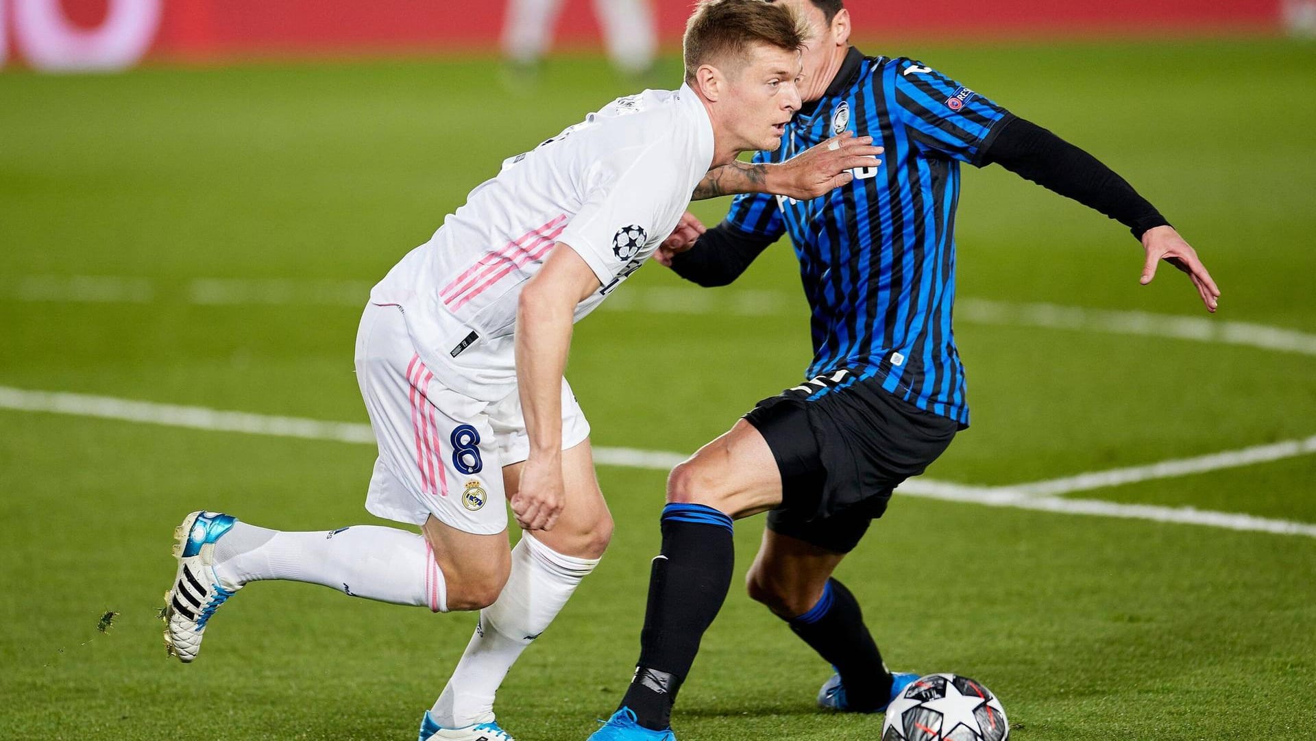 Toni Kroos (l.): Der deutsche Mittelfeldstratege erreichte mit Real das Champions-League-Viertelfinale.