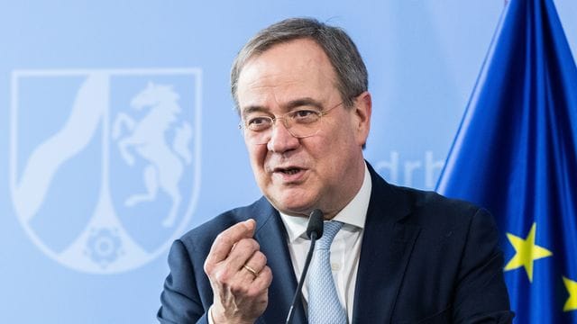 Armin Laschet (CDU), Ministerpräsident von Nordrhein-Westfalen, spricht während einer Pressekonferenz. Armin Laschet (CDU), Ministerpräsident von Nordrhein-Westfalen, spricht während einer Pressekonferenz.